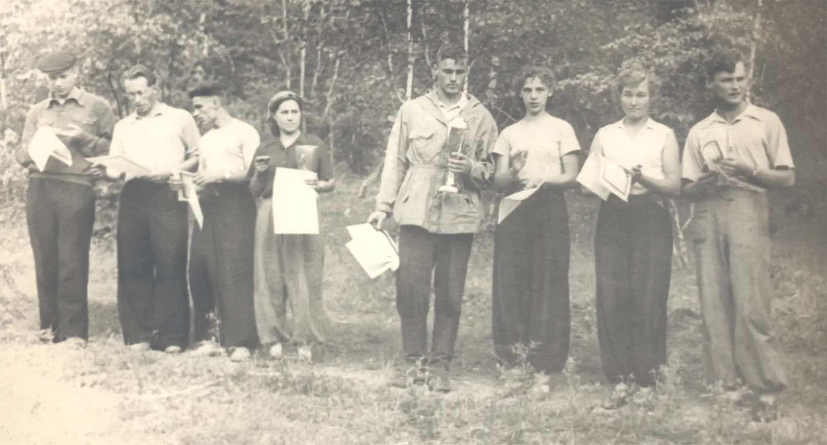 Награждение победителей городского слета. Команда пед.института. 1956год